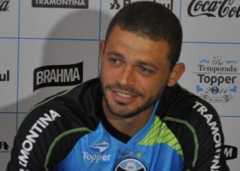 Volante do Grêmio explica frase polêmica sobre o Inter: “Falei com coração” – 11/02/2016