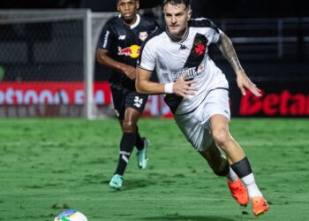 Brasileiro: Vasco enfrenta Bragantino para tentar se afastar do Z4 Brasileiro: Vasco enfrenta Bragantino para tentar se afastar do Z4