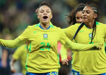 Dudinha brilha e seleção feminina derrota Japão no frio paulistano Dudinha brilha e seleção feminina derrota Japão no frio paulistano