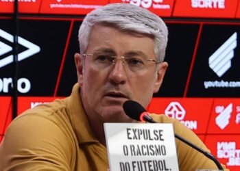 Odair Hellmann terá muito trabalho no Athletico Odair Hellmann terá muito trabalho no Athletico