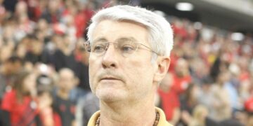 Odair faz apelo e pede que torcida dê crédito aos jogadores