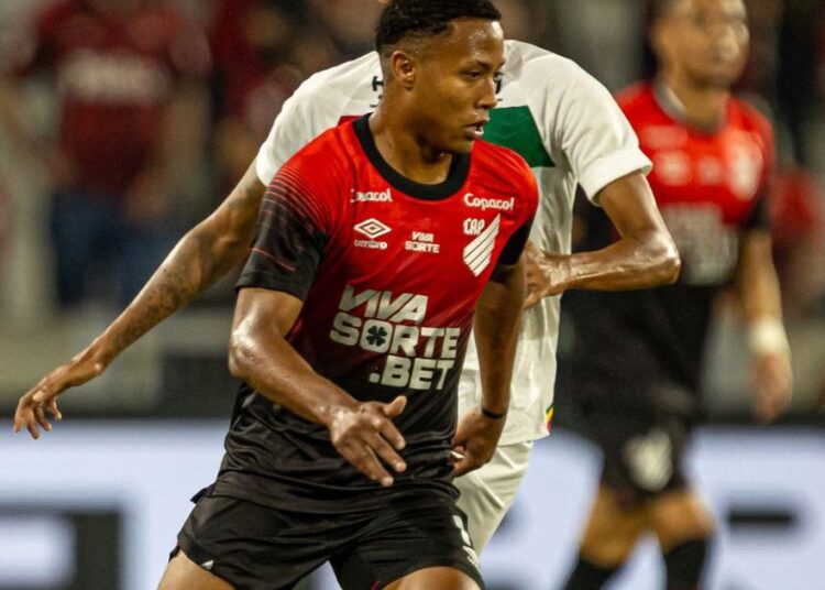 Athletico perde atacante Isaac por lesão na Série B Athletico perde atacante Isaac por lesão na Série B