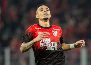 Artilheiro do Athletico no ano completa dois meses de jejum