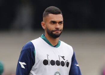 Em alta no Coritiba, Vini Paulista comemora renovação e projeta duelo contra Criciúma Em alta no Coritiba, Vini Paulista comemora renovação e projeta duelo contra Criciúma