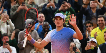 João Fonseca cai, mas duplas brasileiras vencem em Roland Garros