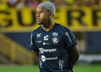 Ex-Athletico, Jaderson sofre choque de cabeça e está na UTI