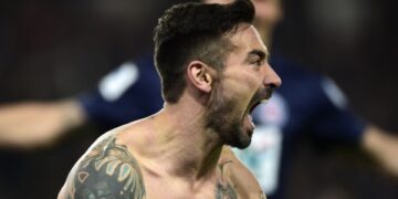 Time chinês supera rivais e tira Lavezzi do PSG, diz jornal francês – 11/02/2016