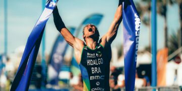 Miguel Hidalgo conquista vitória histórica na elite do triatlo mundial