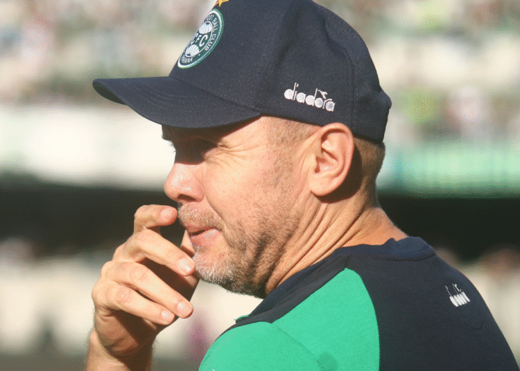Torcedores estão muito preocupados com as péssimas campanhas de Athletico e Coritiba Torcedores estão muito preocupados com as péssimas campanhas de Athletico e Coritiba