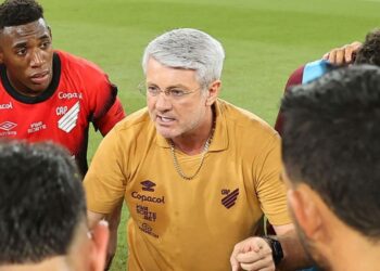 Odair dispara choque de realidade e cobra humildade no Athletico na Série B Odair dispara choque de realidade e cobra humildade no Athletico na Série B