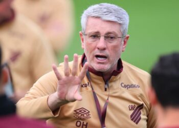 Odair Hellmann revela como pretende mexer no Athletico para voltar à Série A Odair Hellmann revela como pretende mexer no Athletico para voltar à Série A
