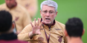 Odair Hellmann revela como pretende mexer no Athletico para voltar à Série A