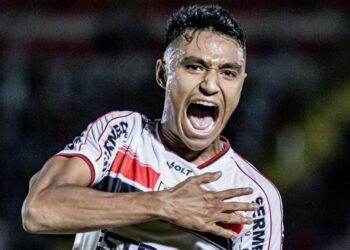 Pedro Severino, filho de ídolo do Athletico, aparece após acidente brutal Pedro Severino, filho de ídolo do Athletico, aparece após acidente brutal