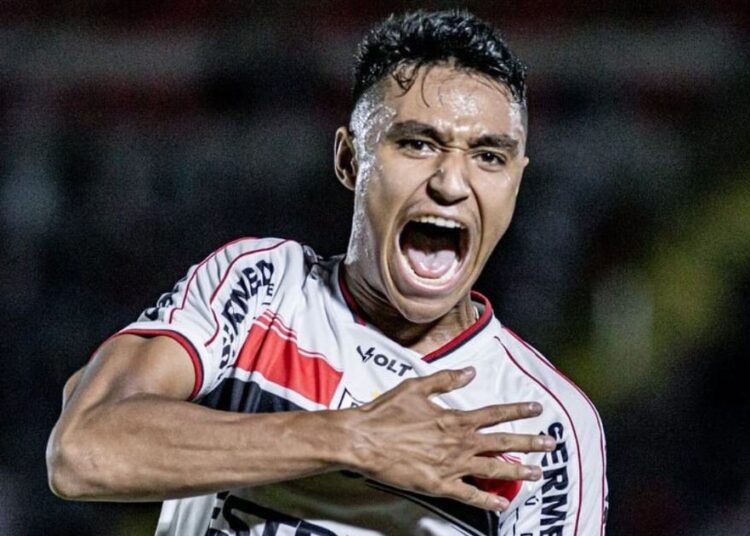 Pedro Severino, filho de ídolo do Athletico, aparece após acidente brutal Pedro Severino, filho de ídolo do Athletico, aparece após acidente brutal