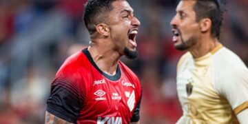 Com Hellmann, o Athletico faz um jogo de superação