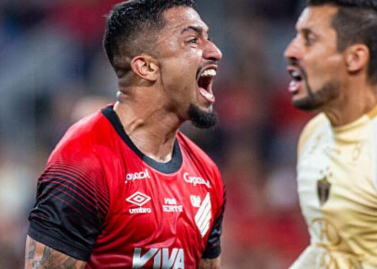 Com Hellmann, o Athletico faz um jogo de superação