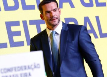 Com boicote de Athletico e Coritiba, Samir Xaud é eleito novo presidente da CBF Com boicote de Athletico e Coritiba, Samir Xaud é eleito novo presidente da CBF
