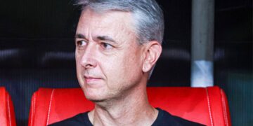 Ex-Athletico, Tiago Nunes é contestado e tem multa milionária no Chile