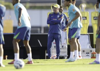 Carlo Ancelotti comanda o primeiro treino da seleção brasileira Carlo Ancelotti comanda o primeiro treino da seleção brasileira