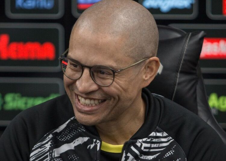 Alex traça objetivo como técnico na Série B