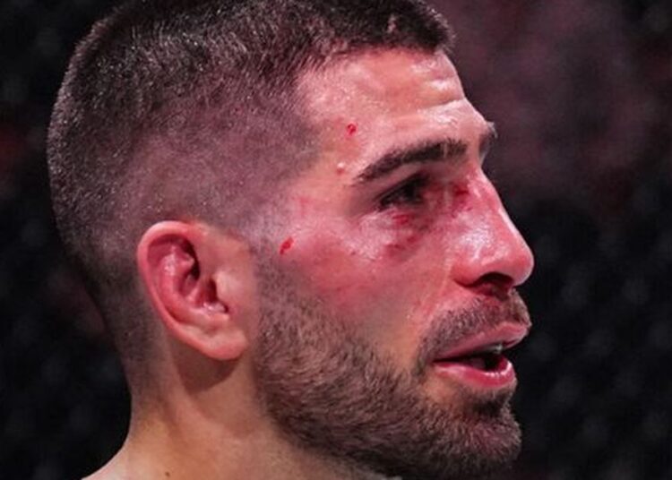 Duelo pelo cinturão tem reserva, e Topuria descarta Charles do Bronx Duelo pelo cinturão tem reserva, e Topuria descarta Charles do Bronx