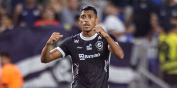 Pedro Rocha, artilheiro da Série B, volta à Baixada como adversário