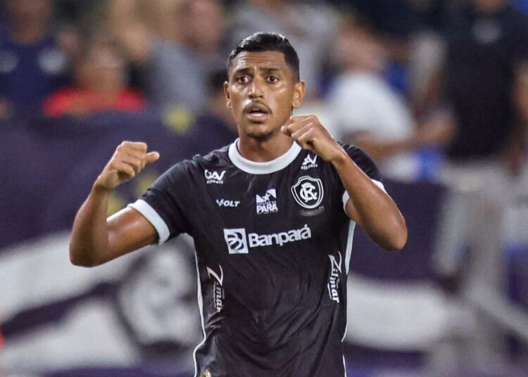 Pedro Rocha, artilheiro da Série B, volta à Baixada como adversário