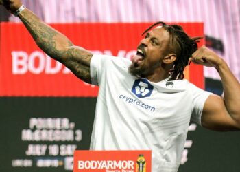 Ex-UFC e NFL preso por agressão familiar Ex-UFC e NFL preso por agressão familiar