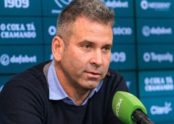 Ex-Coritiba, Artur Moraes vira dono de barbearia