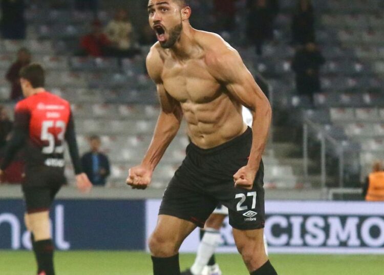 O acaso voltou a jogar pelo Athletico. A Baixada vive noite de loucura O acaso voltou a jogar pelo Athletico. A Baixada vive noite de loucura