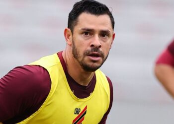 Com desfalques, Athletico aposta na base contra o Atlético-GO; veja as prováveis escalações