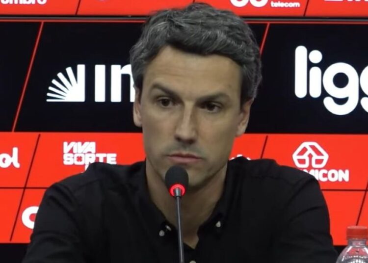 Em crise na Série B, Athletico demite diretor de futebol, Rodrigo Possebon