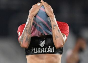 Athletico completa seis meses do rebaixamento com reformulação e mais vexames