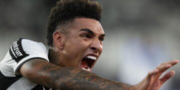 Botafogo acerta venda de Igor Jesus e Coritiba fatura com transferência