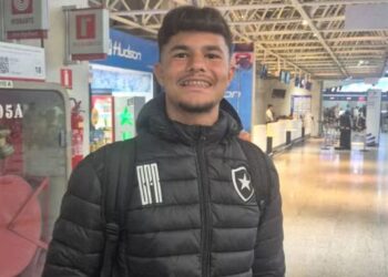 Bruninho, filho de Eliza Samudio, vai para a Europa com o Botafogo Bruninho, filho de Eliza Samudio, vai para a Europa com o Botafogo