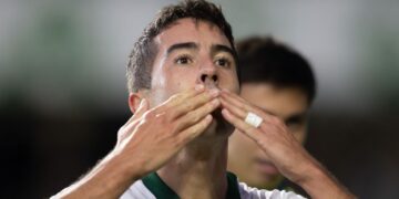 De Pena marca pela primeira vez na Série B e decide contra o Avaí