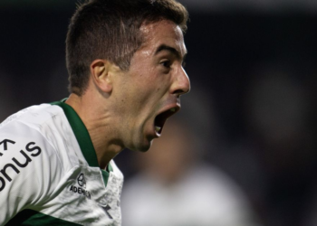 Coritiba e Athletico sofrem, mas os resultados distanciam a dupla na Série B Coritiba e Athletico sofrem, mas os resultados distanciam a dupla na Série B