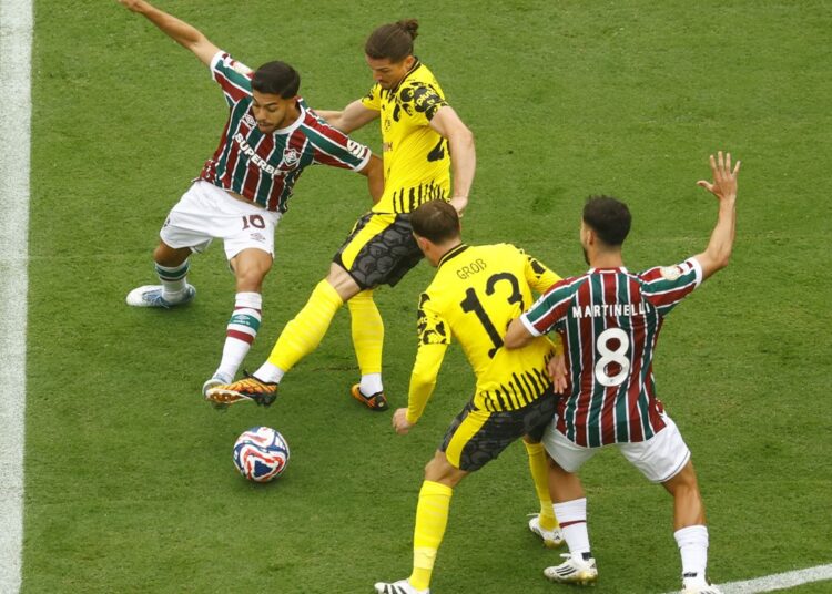 Flu domina Borussia, mas fica no 0 a 0 na estreia do Mundial de Clubes Flu domina Borussia, mas fica no 0 a 0 na estreia do Mundial de Clubes