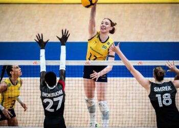 Seleção feminina de vôlei sofre, mas bate Canadá na Liga das Nações