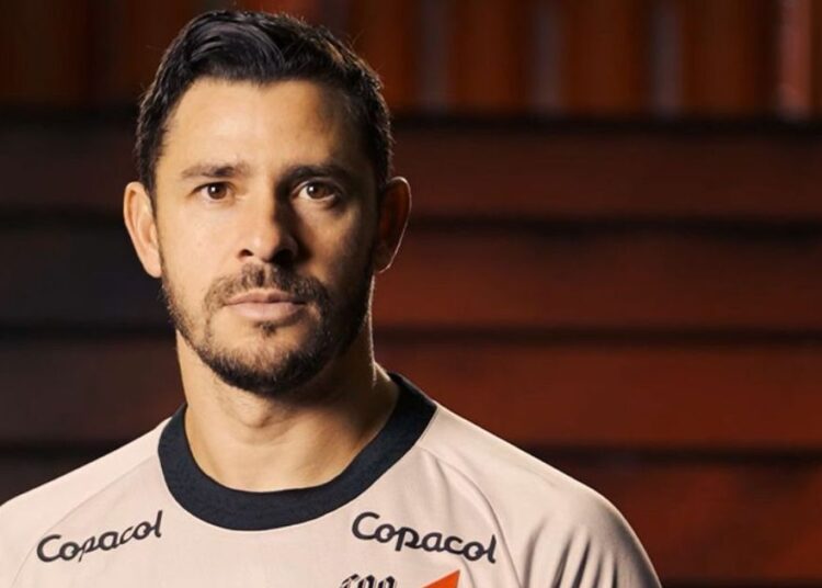 Athletico lança novo uniforme 2 com homenagem; saiba como comprar