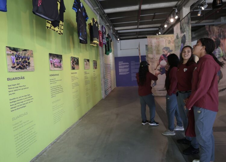 Time da base do SP comemora conquista no Campeonato Feminino Time da base do SP comemora conquista no Campeonato Feminino