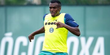 Coritiba aproveita curta janela para encorpar elenco
