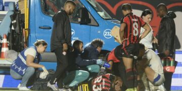 Lateral do Coritiba emprestado ao Vitória sofre fratura no Brasileirão