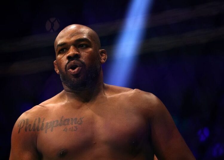 Jon Jones faz confissão sobre possível luta contra Tom Aspinall e cobra UFC