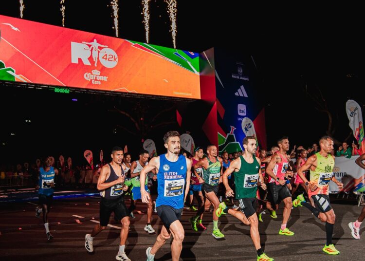 Maratona do Rio termina com recorde de inscrições e vitórias inéditas