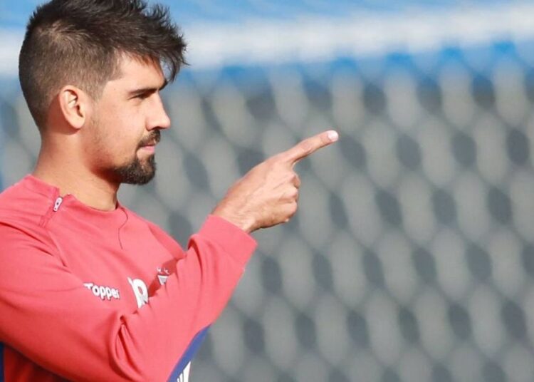 Leandro Almeida, ex-zagueiro de Coritiba, Paraná e Palmeiras, acusado de calote