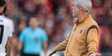 Jogando à gaúcha, o Athletico de Hellmann vai ao limite e é incapaz de vencer