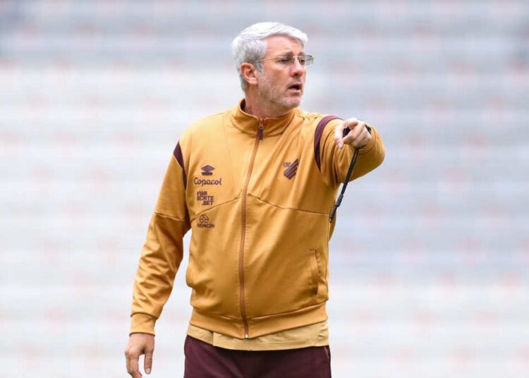 Avaí x Athletico-PR: confira as escalações prováveis