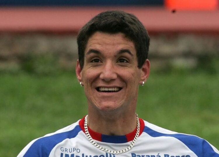 Paraná enfrenta nova bomba milionária em caso Thiago Neves e ameaça SAF Paraná enfrenta nova bomba milionária em caso Thiago Neves e ameaça SAF