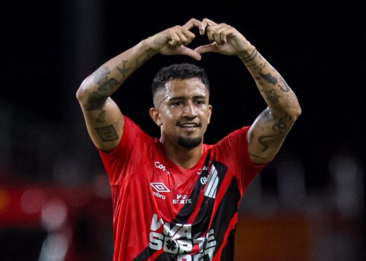 Renan Peixoto marca um gol histórico e agita o mundo do futebol Renan Peixoto marca um gol histórico e agita o mundo do futebol